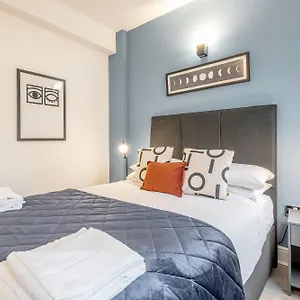 Kula - Tower Bridge Apartment